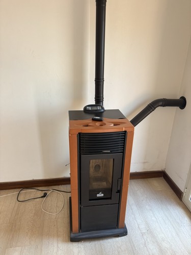 Stufa pellet usata - a,